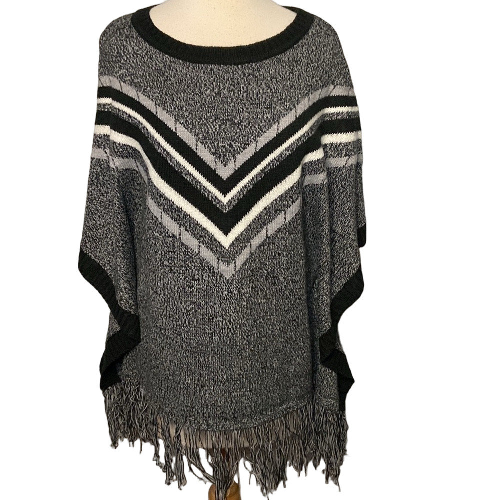 NWT Samantha Rose Southwest Fringe Poncho Style Sweater Top Gray Black White XL